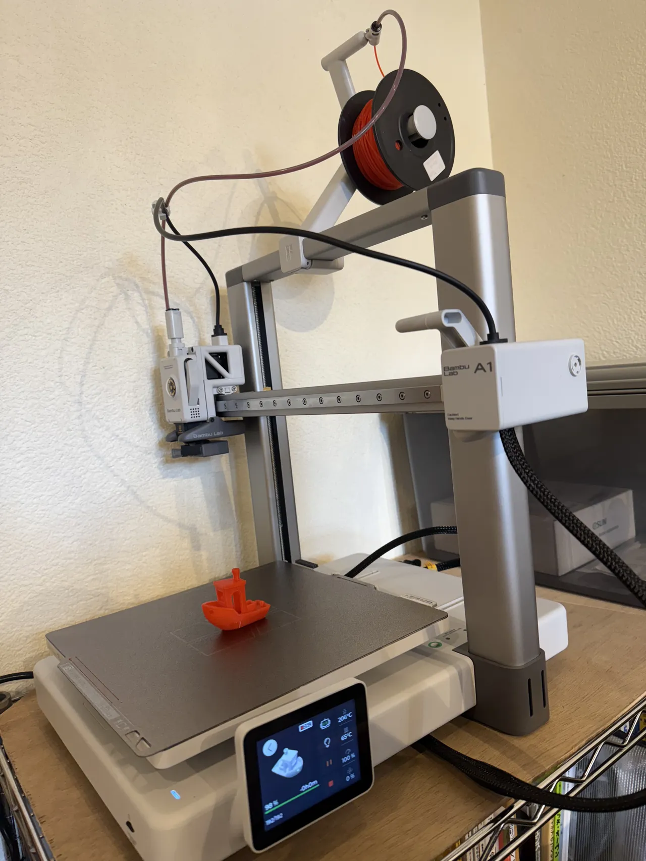 Bambu Lab A1でベンチーを印刷中
