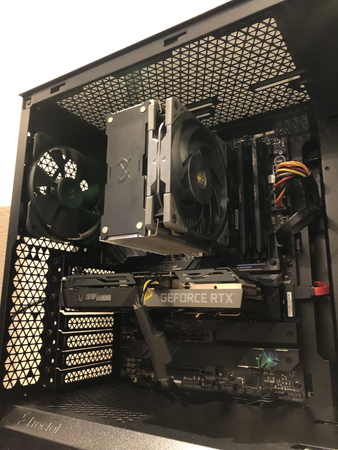 3世代目の完成。Fractal Design Pop Airケース内部、RTX 3060 Ti搭載